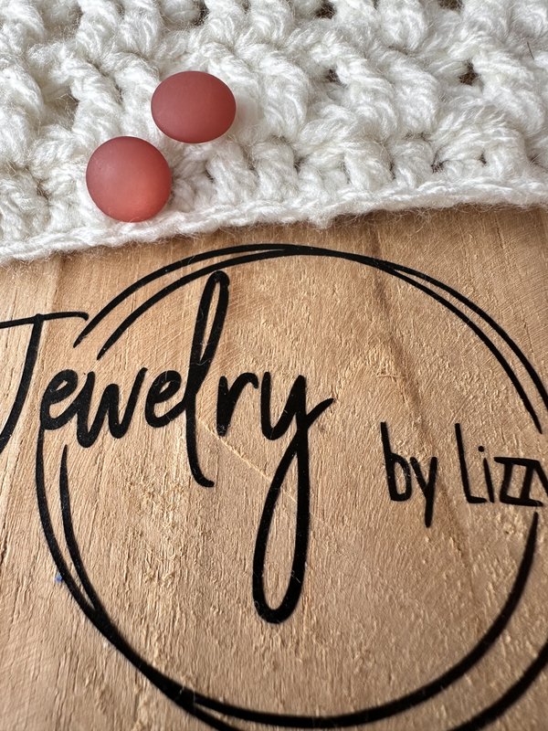 Oorknopje donkerroze mat 