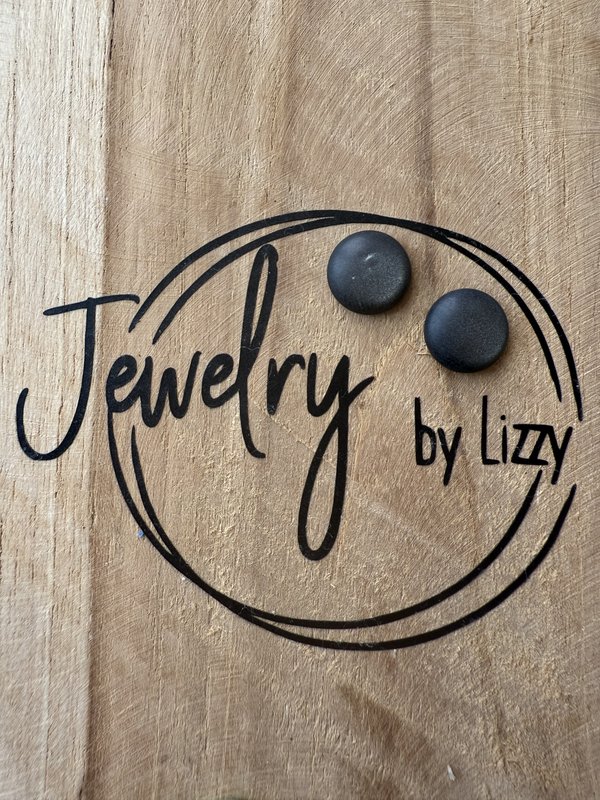 Oorknopje donker grijs mat