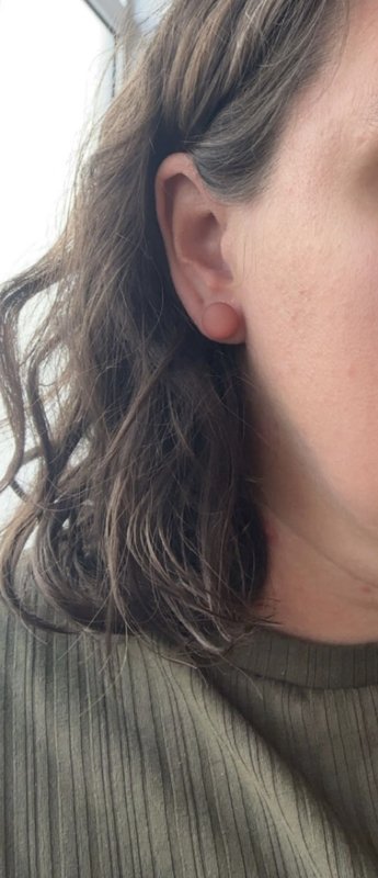 Oorknopje donkerroze mat 